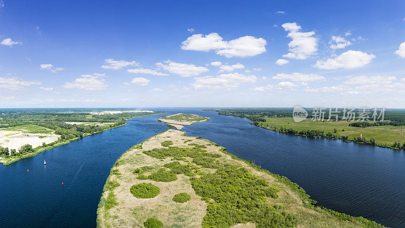 波兰度假——奥德拉河流入什琴斯基泻湖