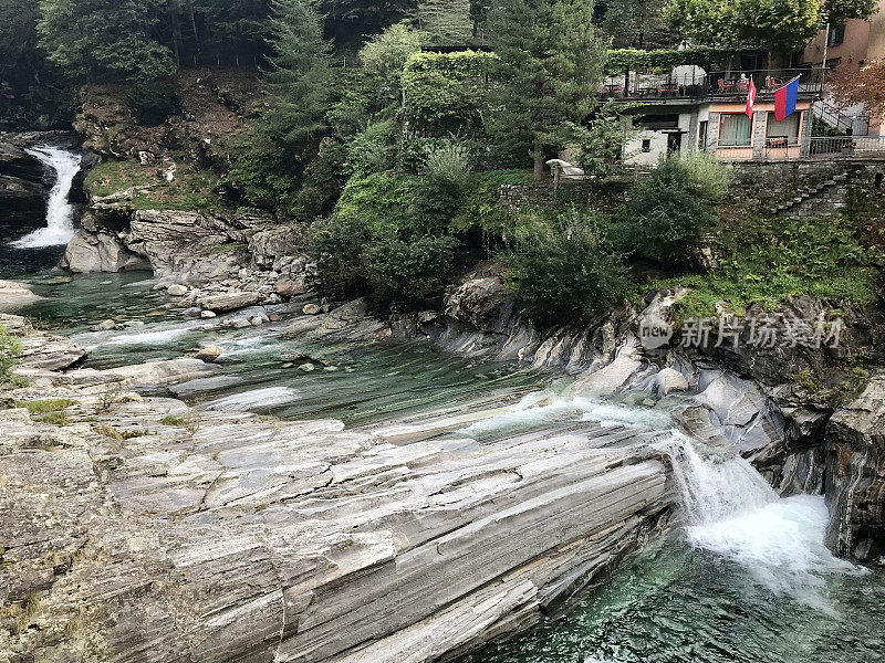 瑞士-康顿提基诺-维尔扎斯卡山谷-拉维特佐村