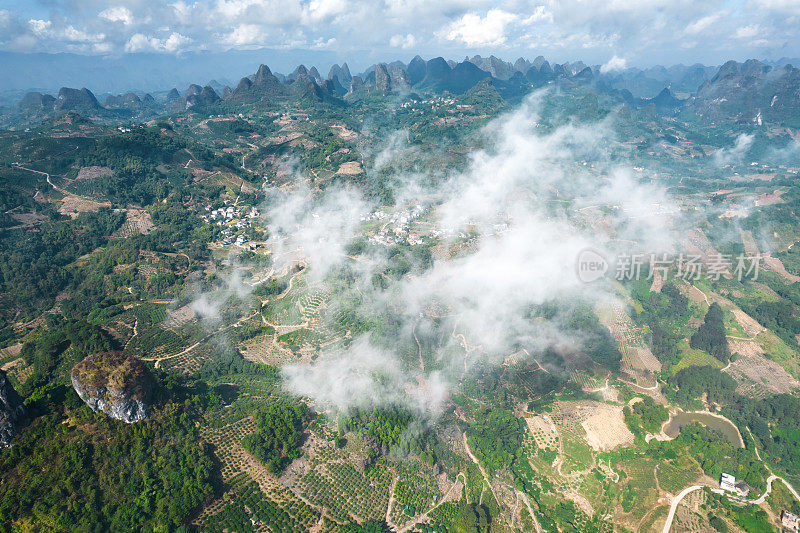 桂林阳朔县雾天大景观鸟瞰图