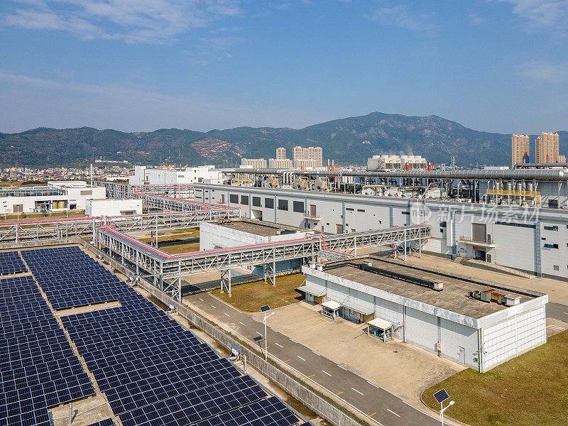 光伏太阳能电站安装在厂房顶部