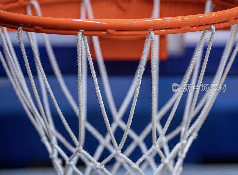 篮球篮网孤立在蓝色背景上。专业的运动理念。水平运动海报，贺卡，标题，网站