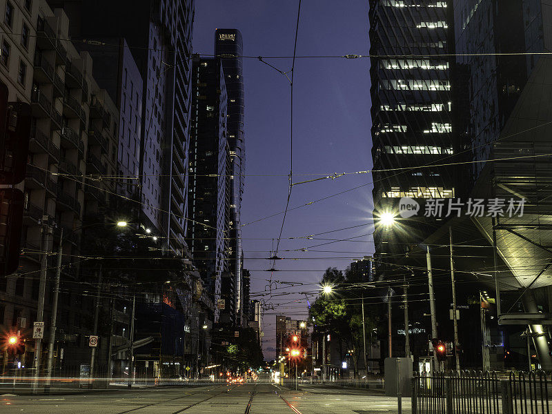 夜晚的城市街道