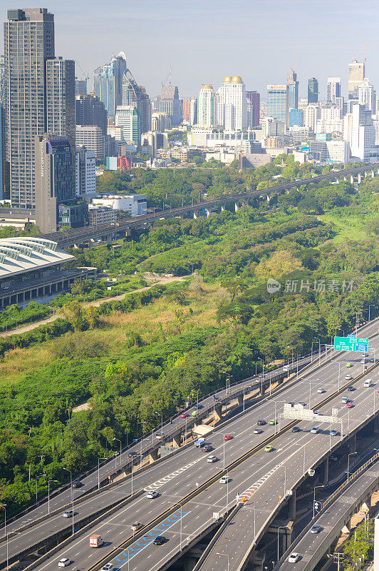 绿地Makkasan和petchaburi路前往费耶台首都泰国曼谷