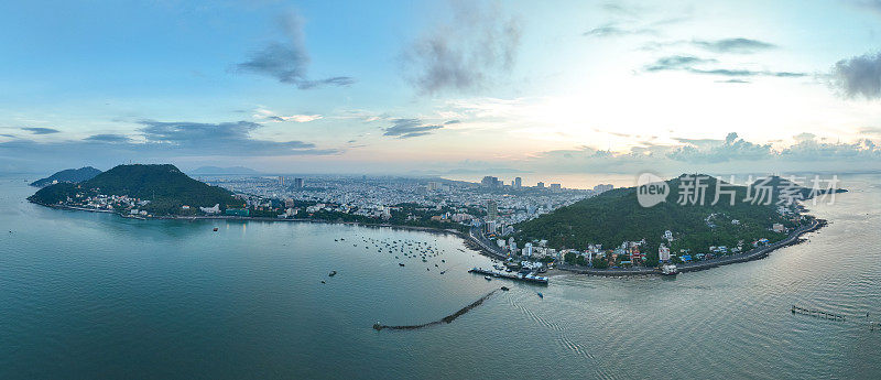 航拍的东头沿海城市，巴里亚东头省的日出