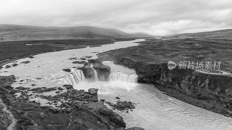 鸟瞰冰岛著名的戈达弗斯瀑布。戈达弗斯瀑布令人叹为观止的景色