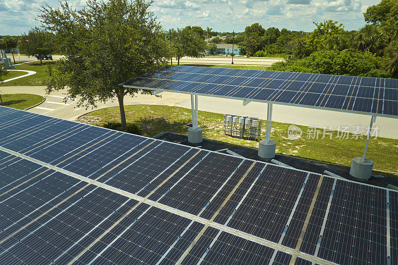 在停车场上安装太阳能电池板，让停放的汽车有效地产生清洁能源
