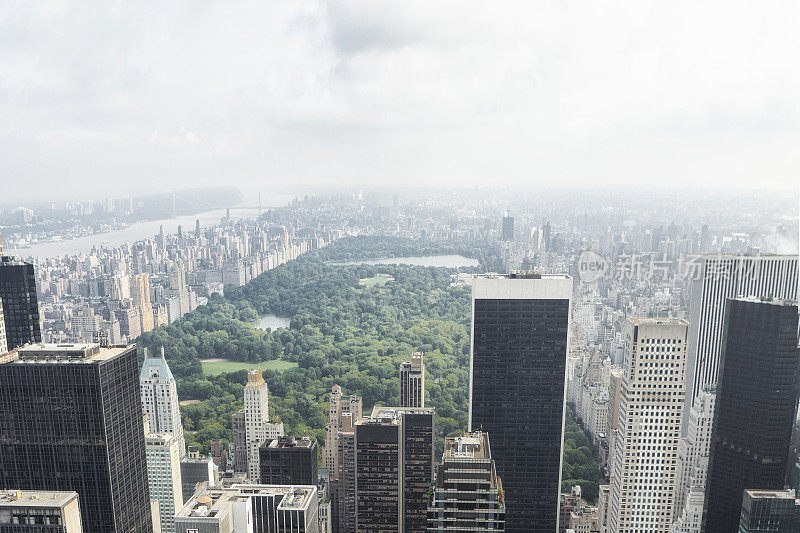 摩天大楼和中央公园高角视图，纽约