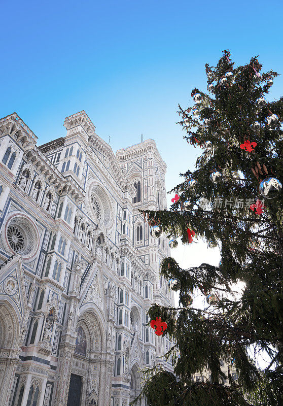 佛罗伦萨大教堂，钟楼和圣诞树，意大利托斯卡纳