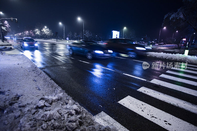 塞尔维亚贝尔格莱德市的雪夜