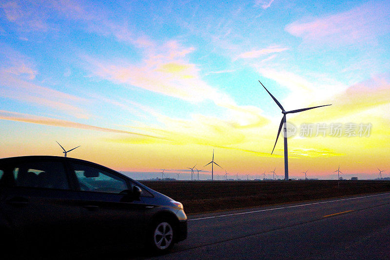 可再生能源工厂在冬季日落风力发电场