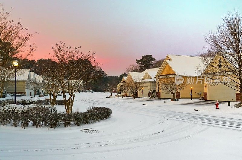 雪后退休村