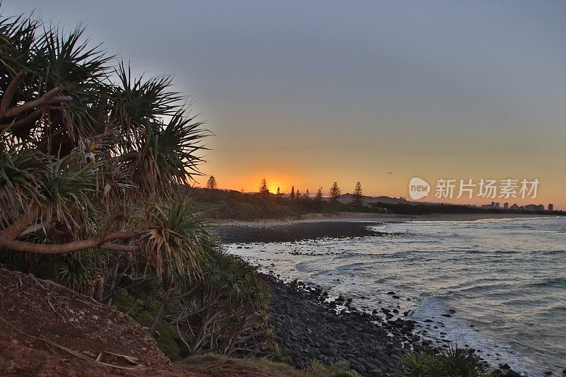 日落时分的新南威尔士海滩