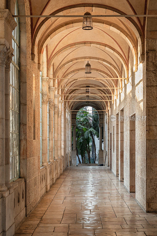 耶路撒冷旧基督教青年会的户外走廊