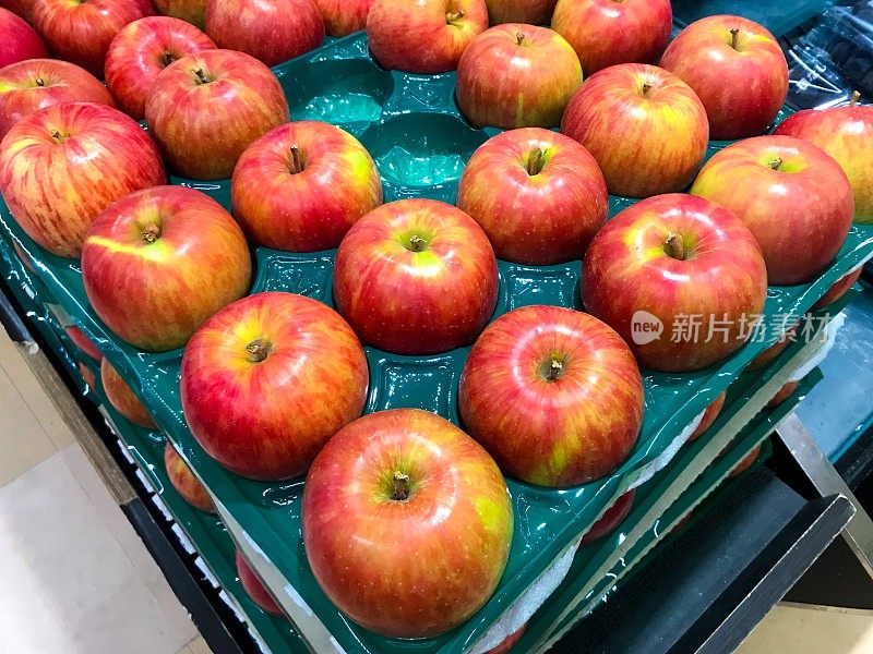 青森县的孙津苹果在横滨市场销售