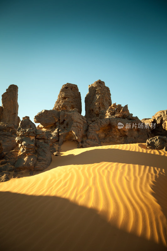 利比亚撒哈拉沙漠的岩石景观