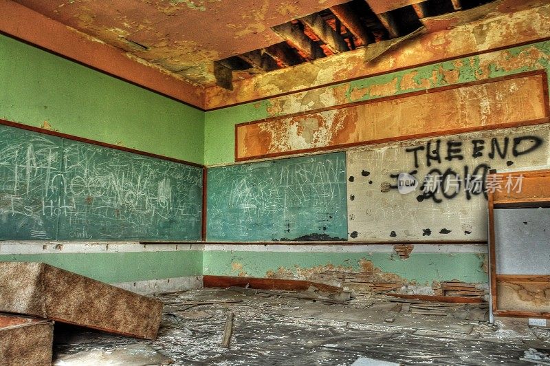 废弃的沙漠学校