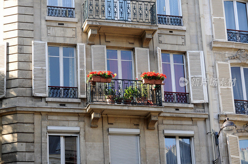 阳台和窗户在巴黎
