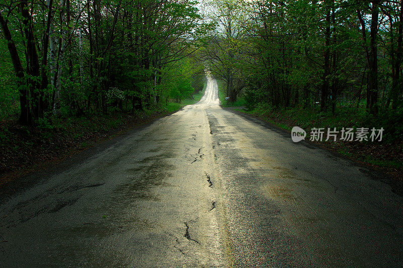 下雨的路上