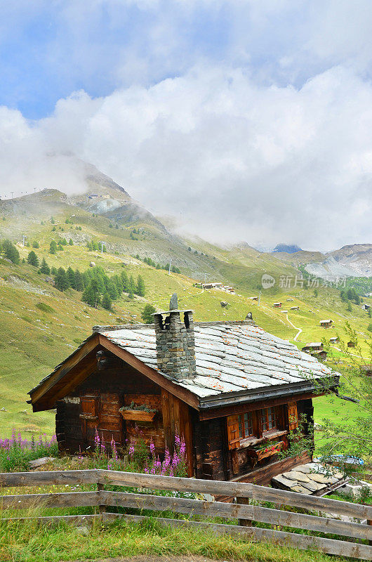 泽马特附近的瑞士小木屋