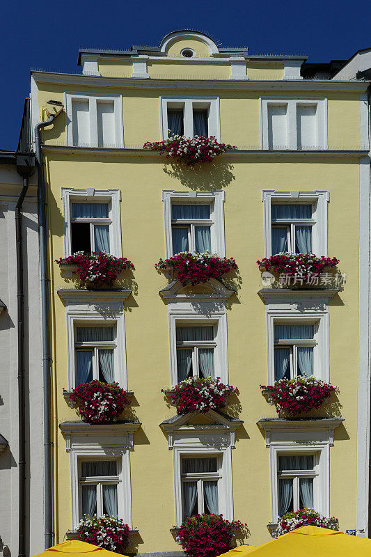 德国帕绍的现代公寓建筑立面