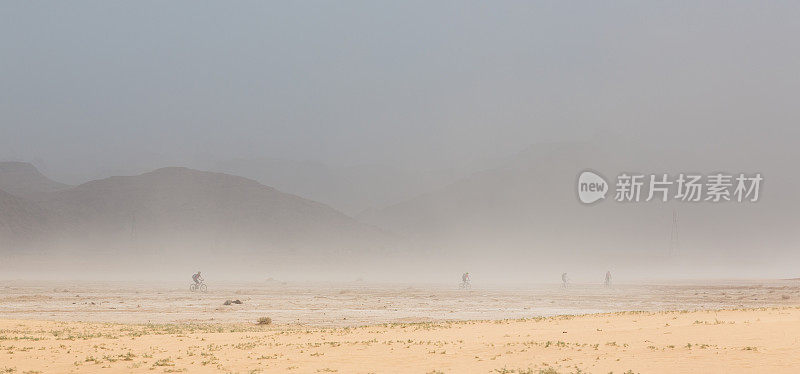 迷失在沙漠风暴中，约旦