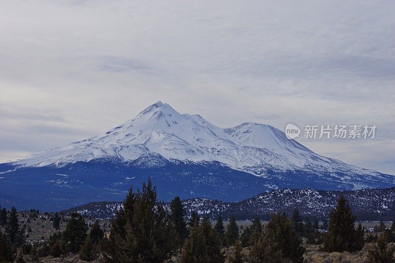 沙斯塔山高沙漠冰