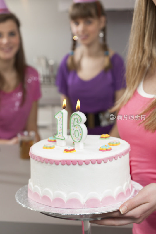 少女们庆祝16岁生日