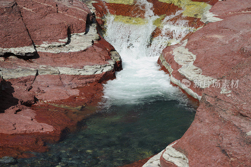 沃特顿湖国家公园的红石溪