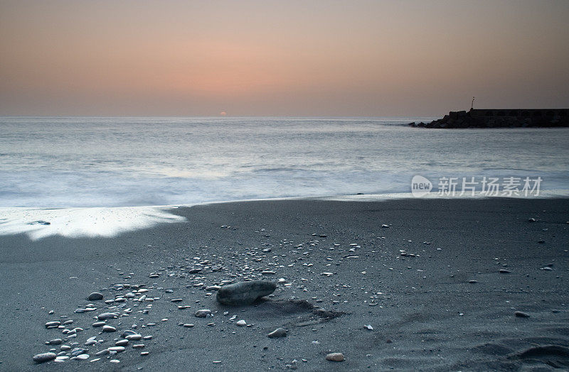 日落在海岸