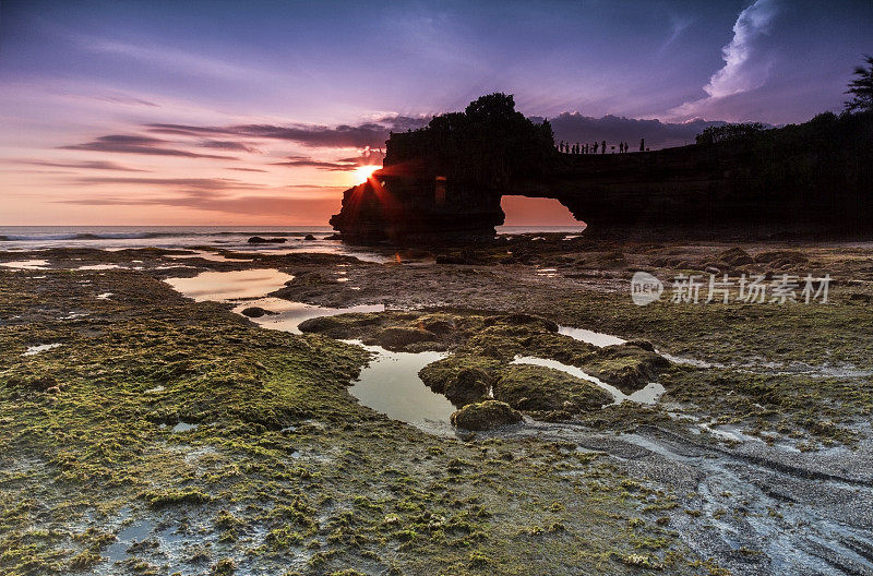 巴厘岛塔纳地段的日落