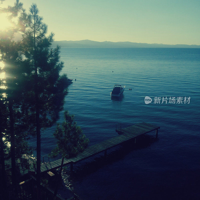 夏天的太浩湖