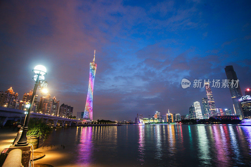 广州夜景在珠江上