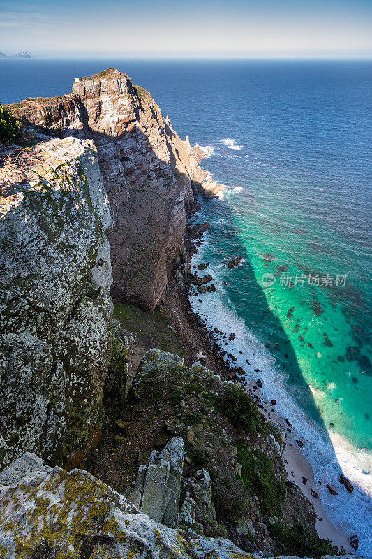 南非海角岬海岸线上的绝壁