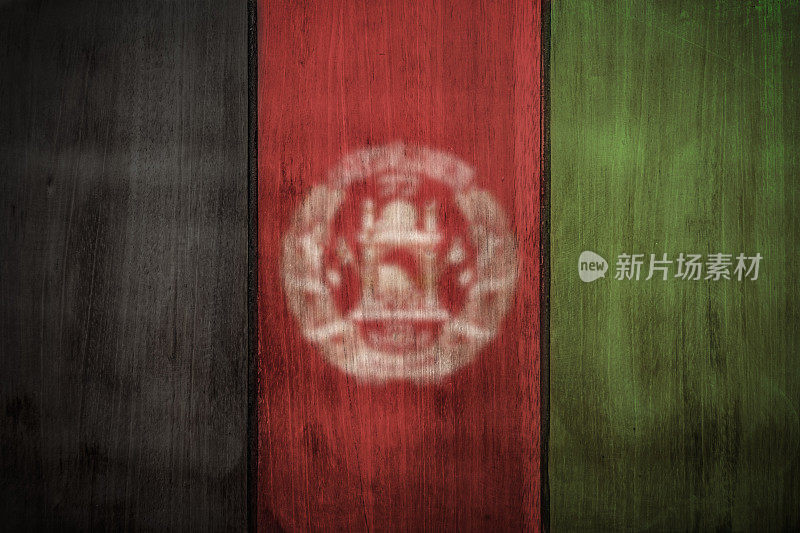 木板上画着阿富汗的三色旗
