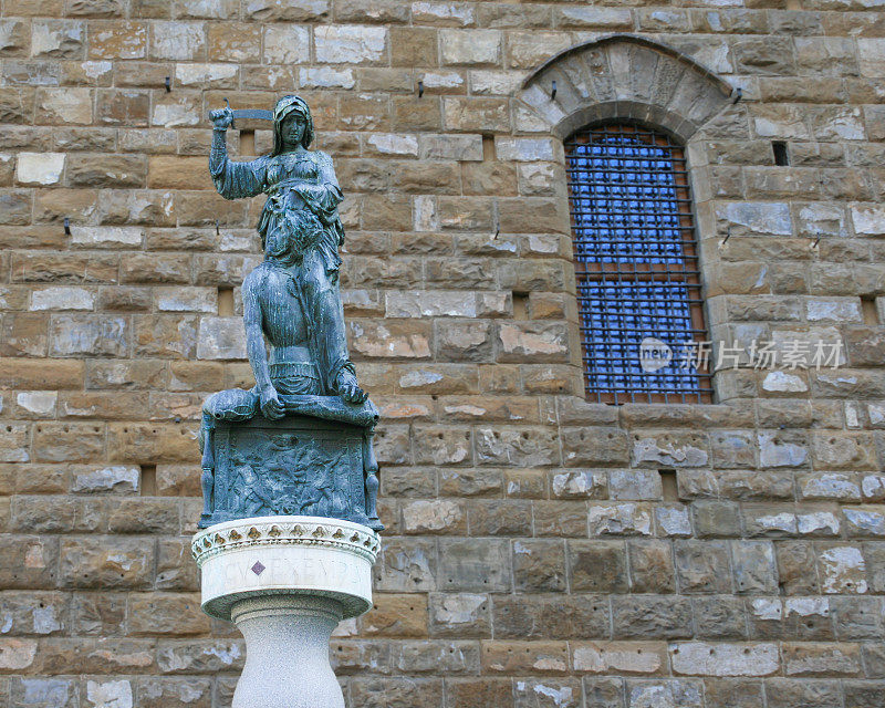 朱迪斯和霍洛菲内斯(多纳泰罗)在意大利佛罗伦萨的贵族广场。