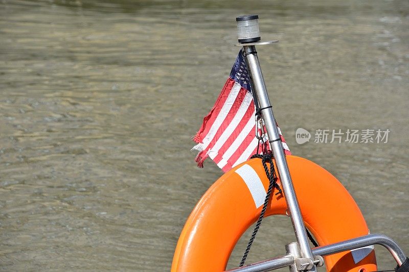 摩托艇上的美国国旗