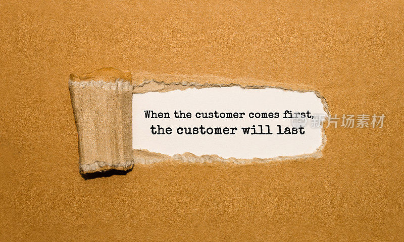 如果顾客先来，顾客就会一直出现在撕破的牛皮纸后面