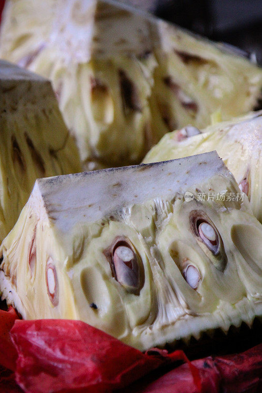 巴厘岛农贸市场卖菠萝蜜