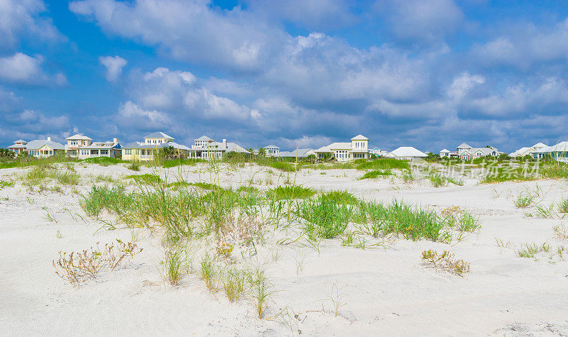 圣奥古斯丁，佛罗里达-海滩房子在一排沙丘
