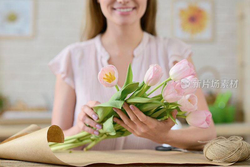 花商布置郁金香花束