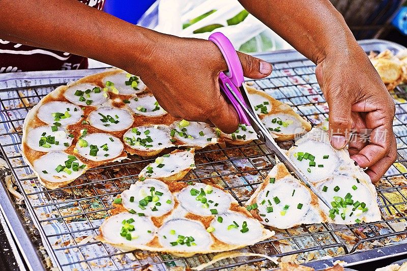 煮椰奶煎饼-泰国甜食。