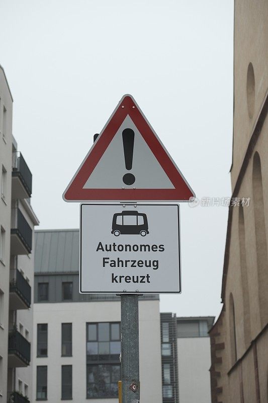 德国的自动车辆过马路标志