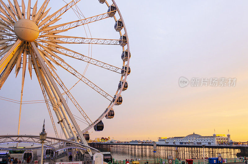 日落时分，英格兰布莱顿海滨