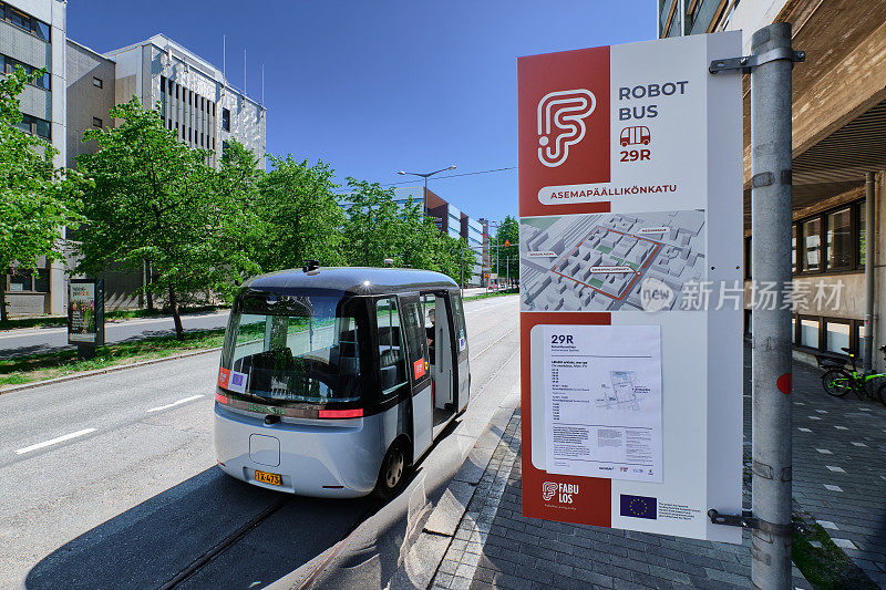 FABULOS项目-测试无人驾驶巴士在城市街道帕西拉区。