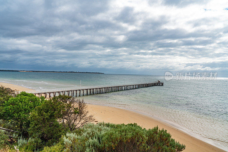 澳大利亚维多利亚州朗斯代尔角的朗斯代尔灯塔海滩