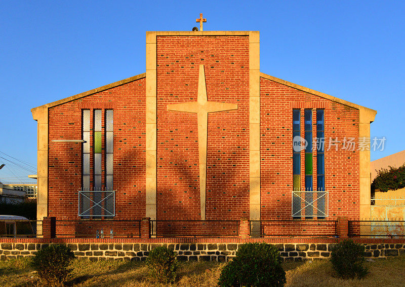 厄立垂亚阿斯马拉卫理公会教堂基督信仰教堂正面的十字架