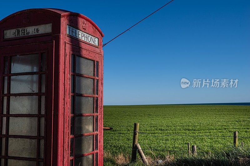 英国乡村传统的红色电话亭