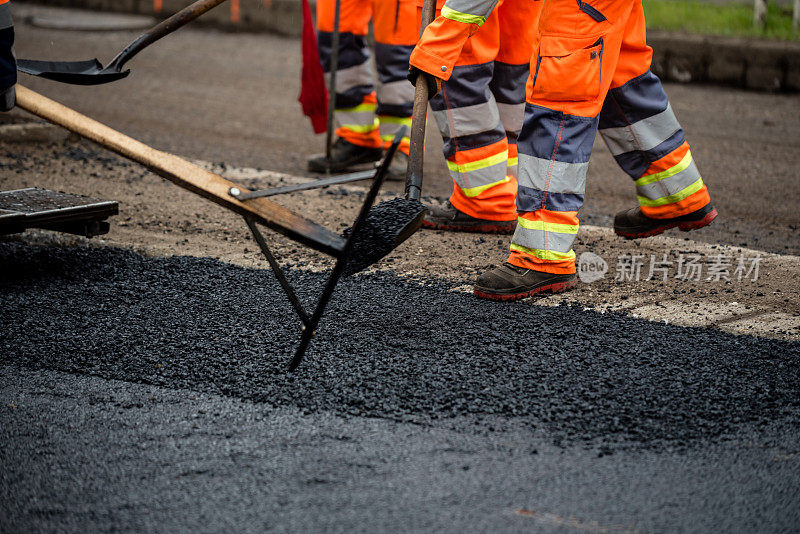 筑路工人