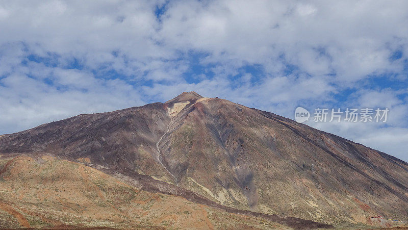 位于特内里费火山口的泰德锥形火山，西班牙最高的山