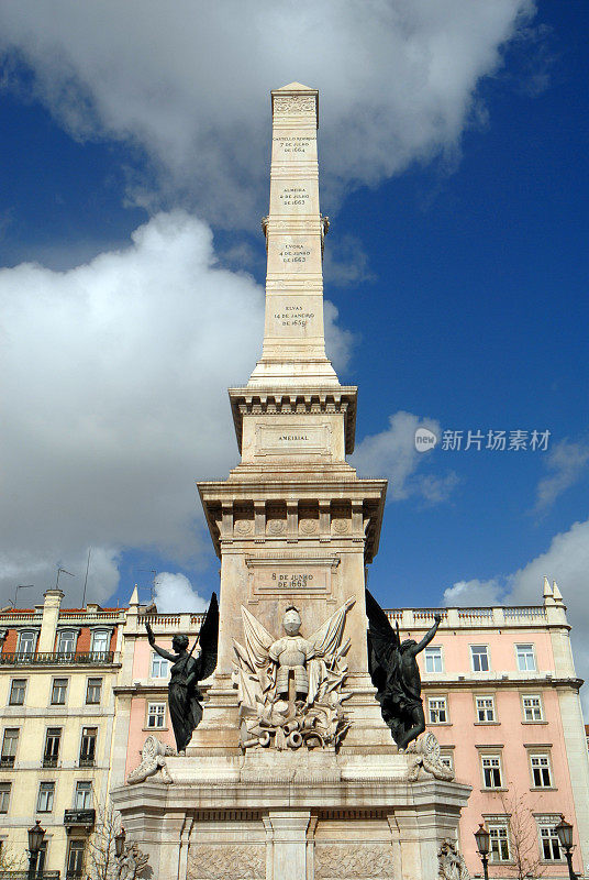 独立恢复者纪念碑，1886年竖立的方尖碑——葡萄牙里斯本的餐馆广场